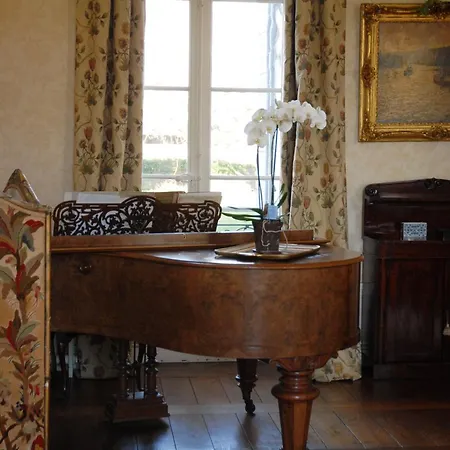 Chambres D'hotes Chateau De La Puisaye 3*