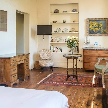 D'hotes Chateau De La Puisaye Bed & Breakfast