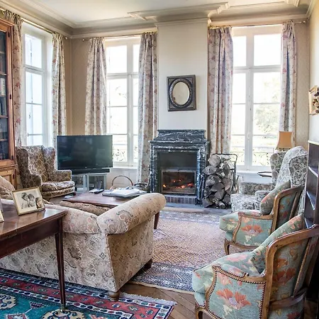 Chambres D'hotes Chateau De La Puisaye 3*