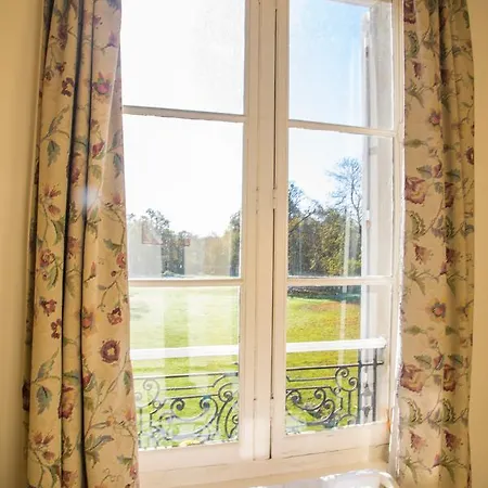 Chambres D'hotes Chateau De La Puisaye 3*